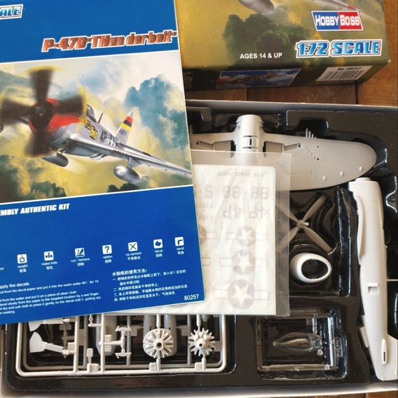 P47-D 1/72 Model Kit - Picture 2 of 2